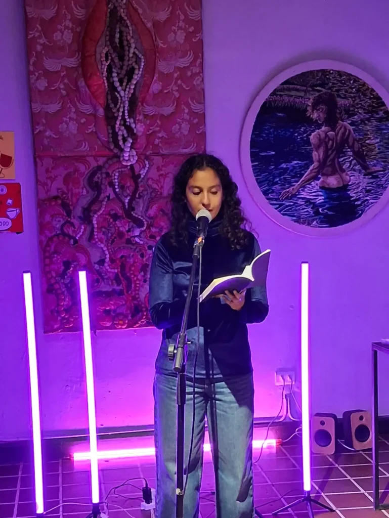 Lectura de poesía Desembarco en Valparaíso, foto 2 de 9