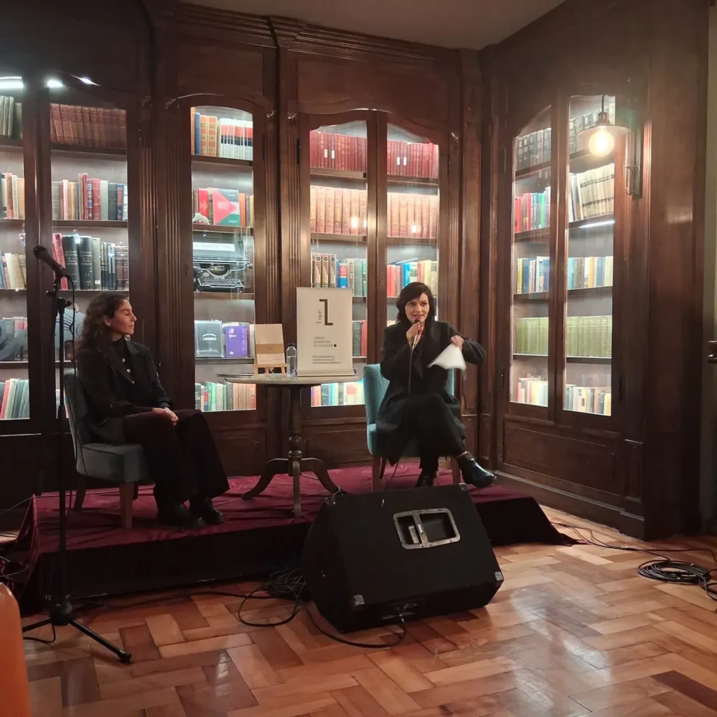 Lanzamiento de La piel del poema, de Pilar Beltrán, foto 1 de 12