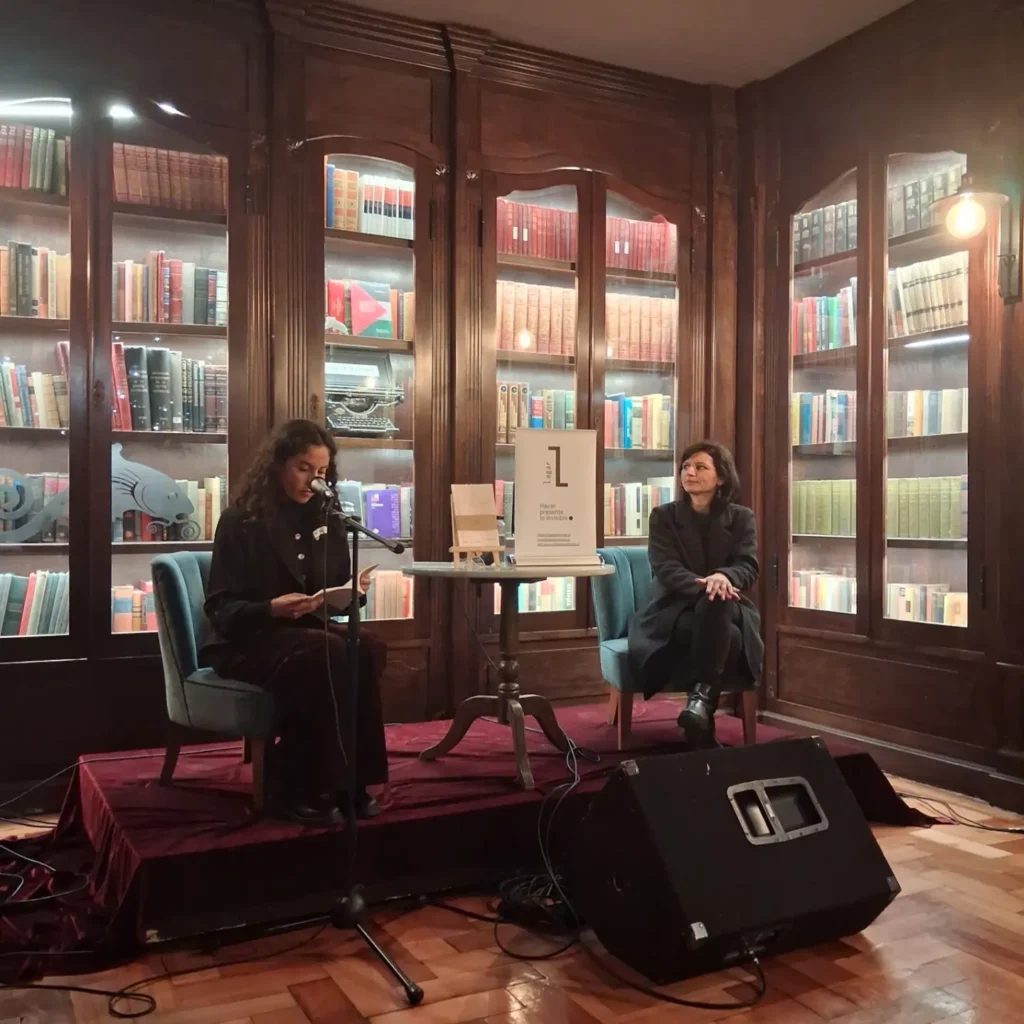 Lanzamiento de La piel del poema, de Pilar Beltrán, foto 4 de 12