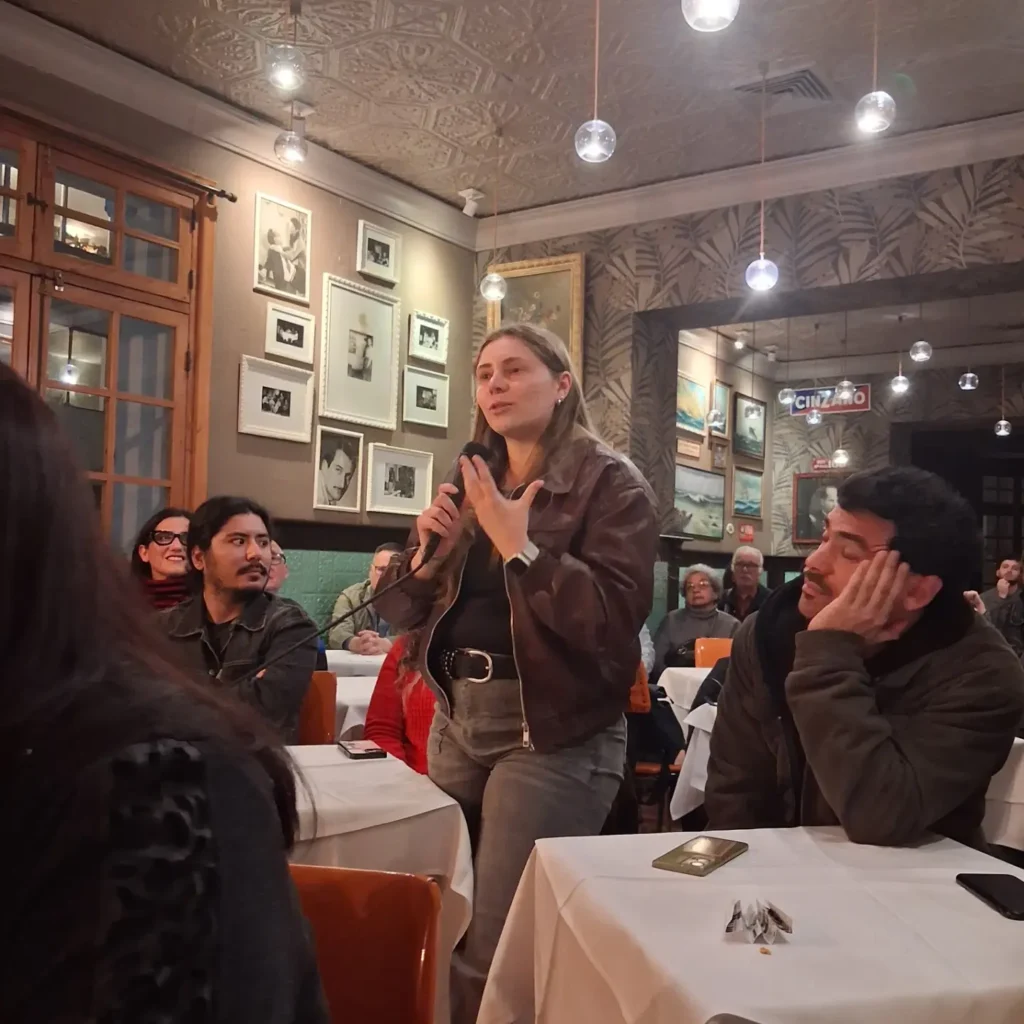 Lanzamiento de La piel del poema, de Pilar Beltrán, foto 6 de 12